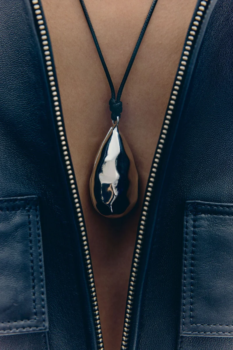 H&M Pendant cord necklace
