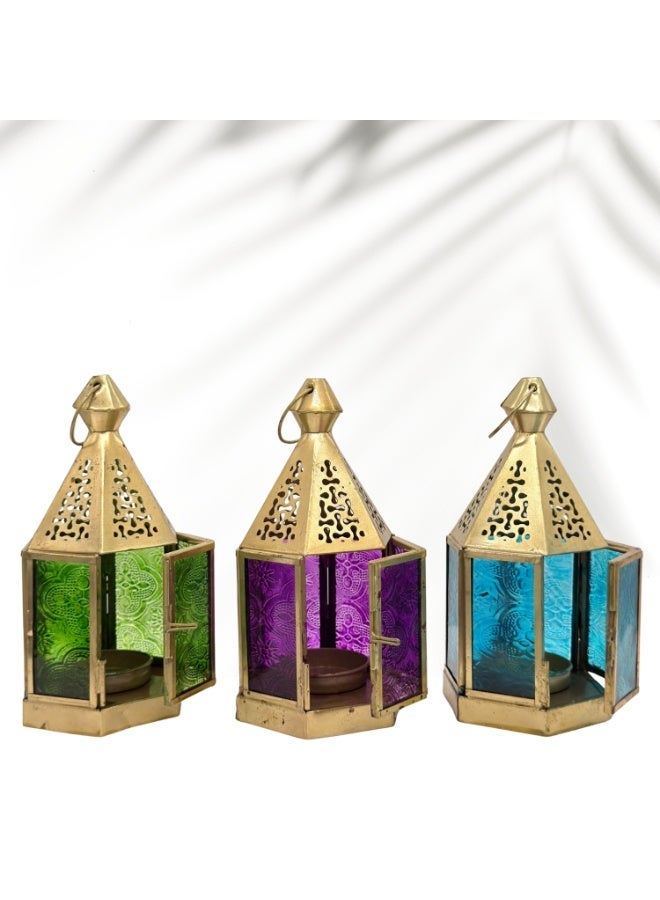 سوق ديزاينز مجموعة فوانيس سداسية عربية من سوق ديزاينز، 3 قطع - فوانيس رمضانية مزخرفة، بنمط مغربي، معدن ذهبي، بألوان الأزرق السماوي والبنفسجي والأخضر، لتزيين الاحتفالات. - Image 3