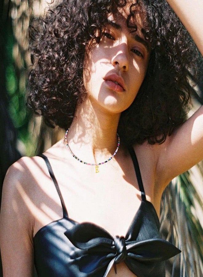 سمر لوف قلادة صيفية لطيفة مصنوعة يدويًا بألوان زاهية، تحمل الحرف الأول من الاسم - قلادة عصرية مزينة بالخرز للنساء والمراهقات، قلادة ذهبية تحمل الحرف الأول من الاسم، هدية مجوهرات للصديقة المقربة (لون جميل، E) - Image 2