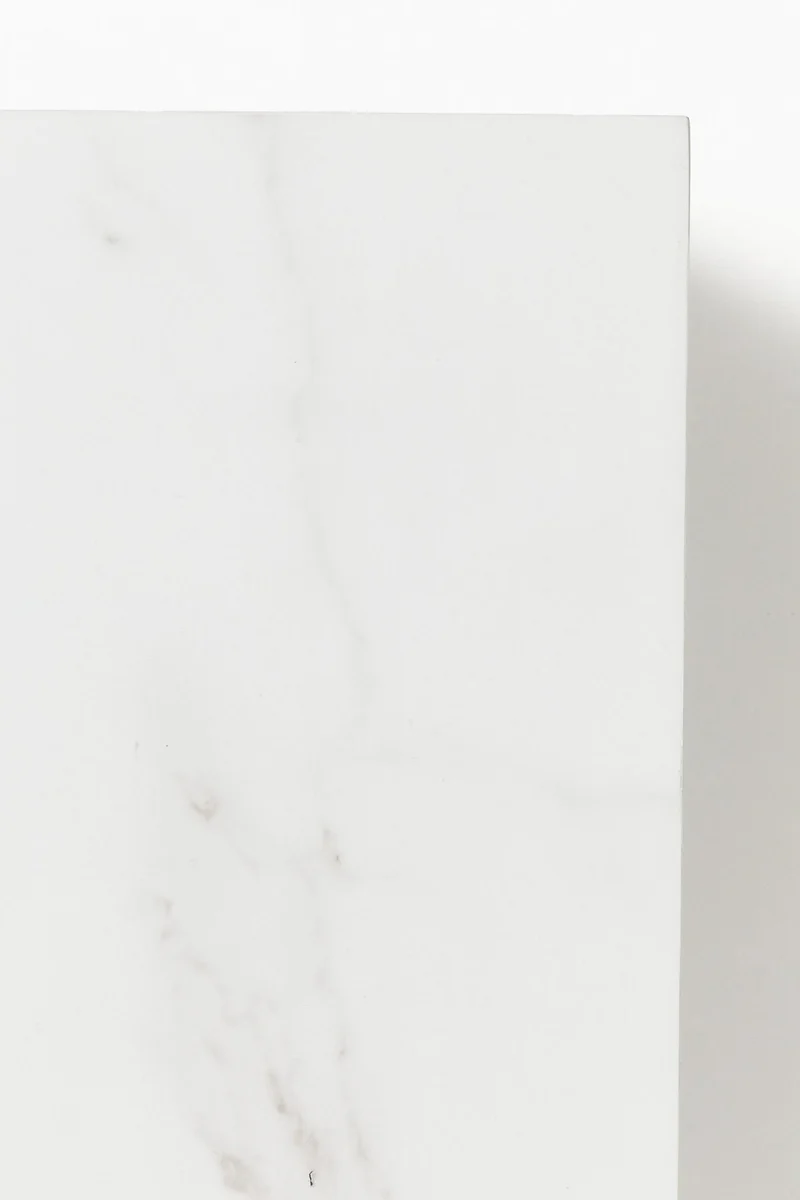 اتش اند ام طاولة قهوة بشكل مكعب