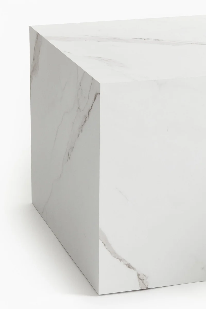 اتش اند ام طاولة قهوة بشكل مكعب