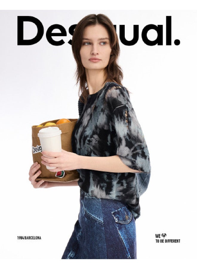 DESIGUAL تي شيرت نسائي مزين برسومات يدوية بقلنسوة دائرية بتفاصيل متهالكة، وصول جديد ربيع/صيف 2025 - Image 1