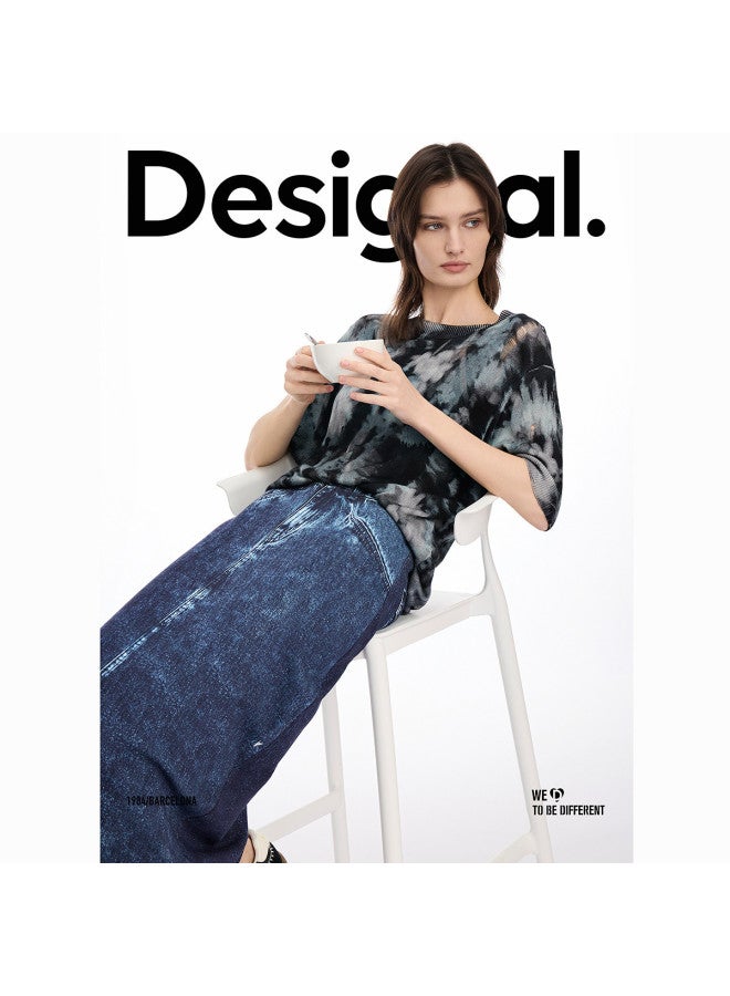 DESIGUAL تي شيرت نسائي مزين برسومات يدوية بقلنسوة دائرية بتفاصيل متهالكة، وصول جديد ربيع/صيف 2025 - Image 3