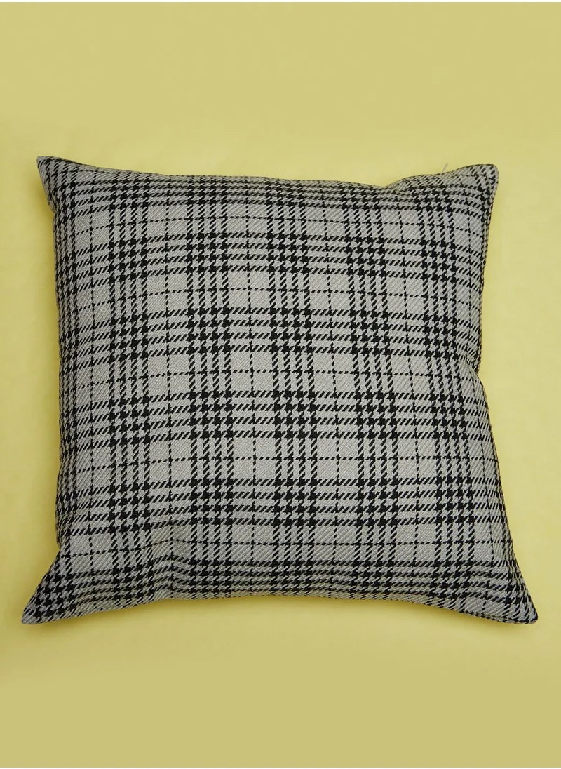 نوار اديت وسادة بطبعات مربعات مع حشوة 45x45 سم