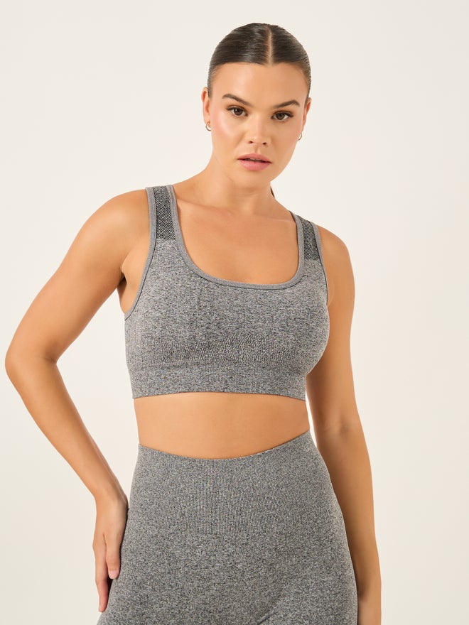 Styli Styli Active Seamless Back Teardrop Cut Out Sports Bra and Jacquard Leggings Set - Image 3