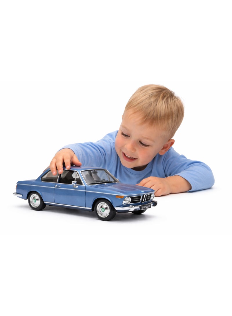 Welly Classic BMW 2002 Ti 1968 Die-Cast Model Car 1:24 Scale –Blue - Image 2