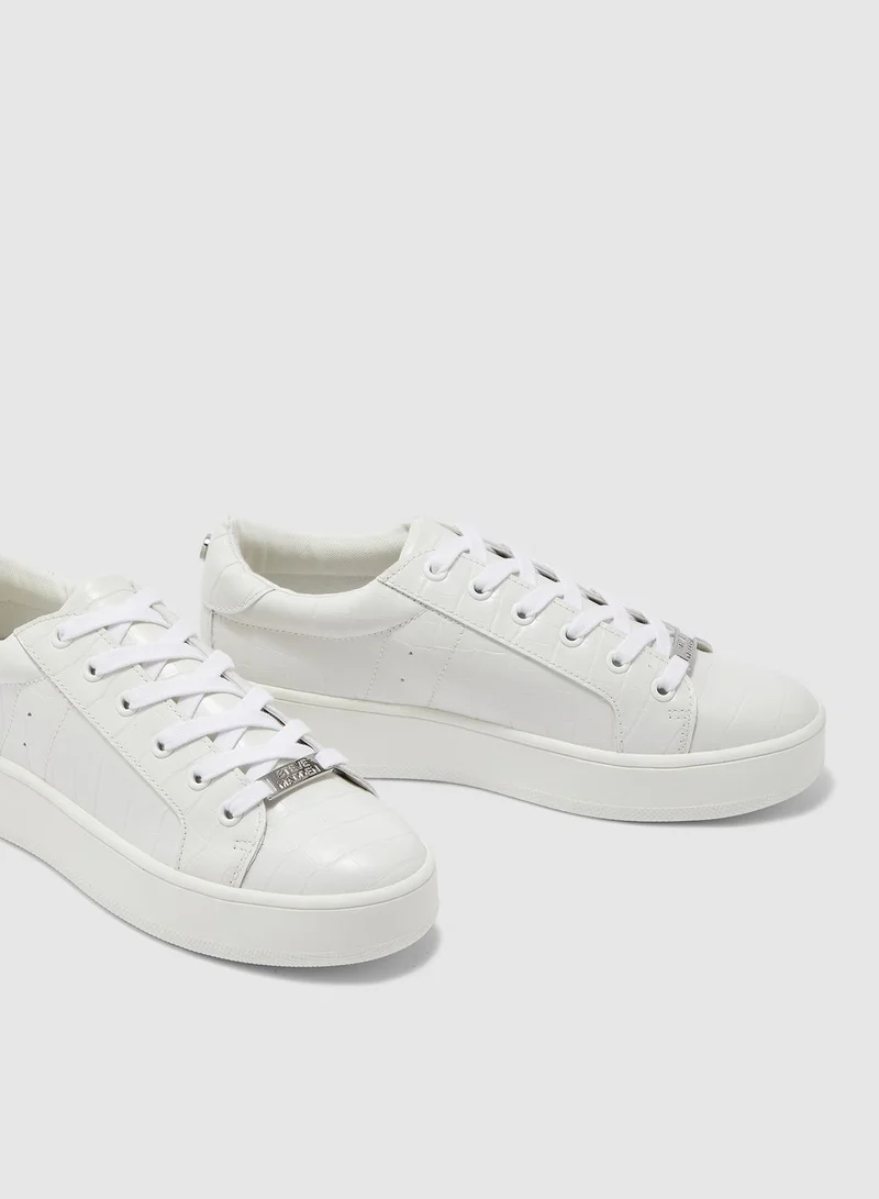 STEVE MADDEN Bertie Low Top Sneaker - White