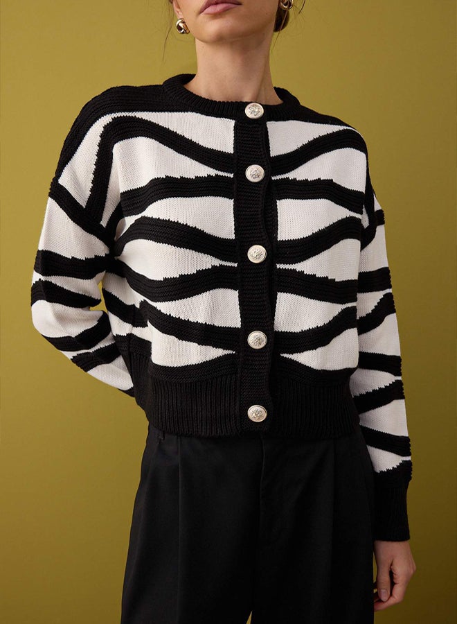 trendyol Black Oversize/Wide Fit Color Block Knitwear Cardigan - Image 3