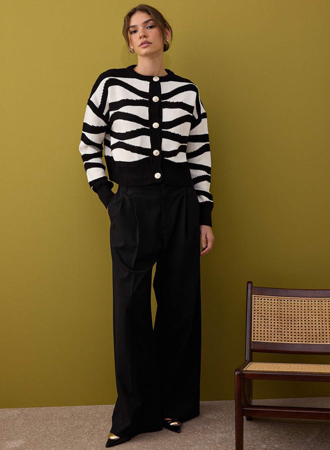 trendyol Black Oversize/Wide Fit Color Block Knitwear Cardigan - Image 2