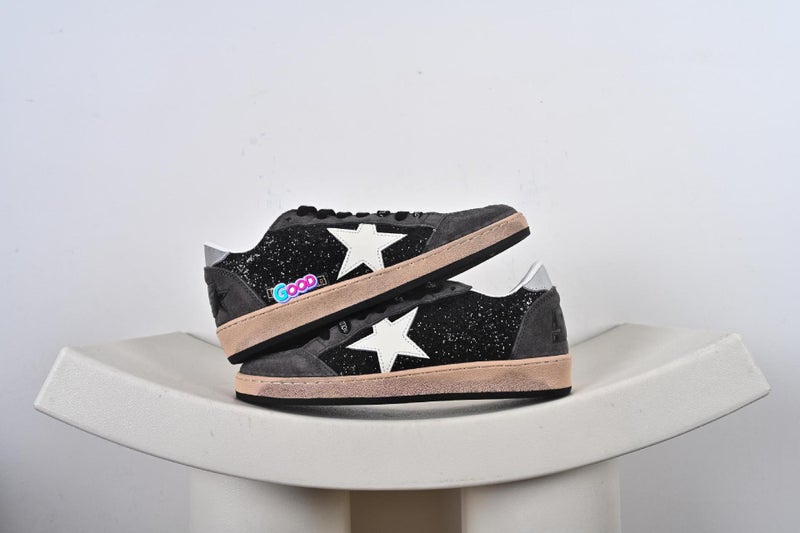 WU Vintage Star-Embroidered Flat Sneakers for Men and Women, Distressed Leather Casual Shoes, Unisex Retro Low-Top Trainers - Image 1