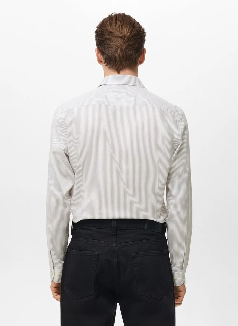 مانجو مان قميص مخطط بقصة ضيقة من القطن بنسبة %