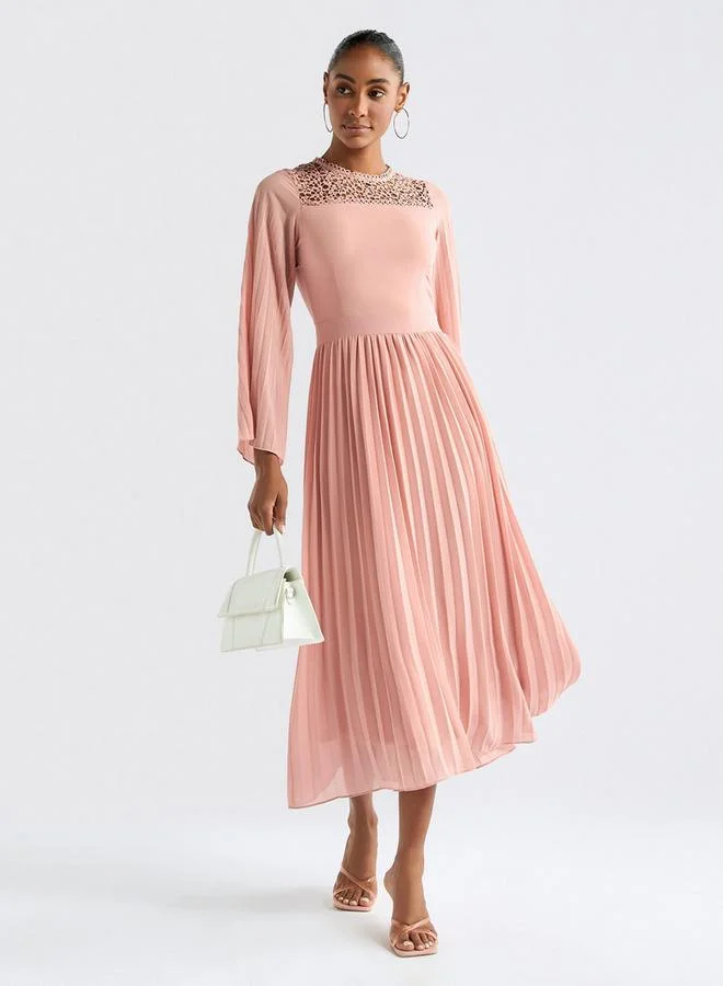 سبلاش فيڤ فستان بأكمام واسعة وتفاصيل دانتيل