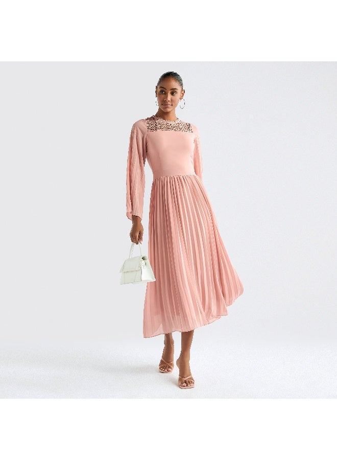 سبلاش فيڤ فستان بأكمام واسعة وتفاصيل دانتيل - Image 4