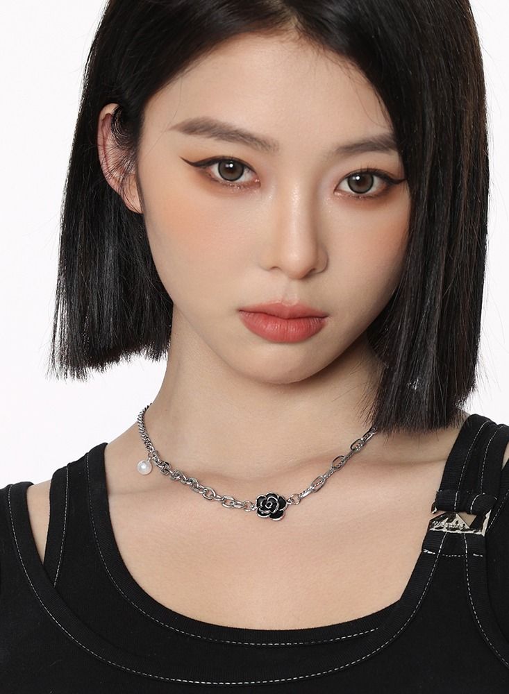 Kelesa Exclusive Fashion Design Pendant Necklace Black Flower Shape - Image 3