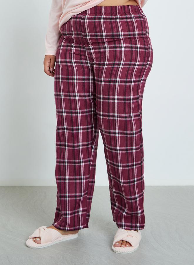 Styli Plus Size Solid V Neck T-Shirt and Check Pyjama Set - Image 5