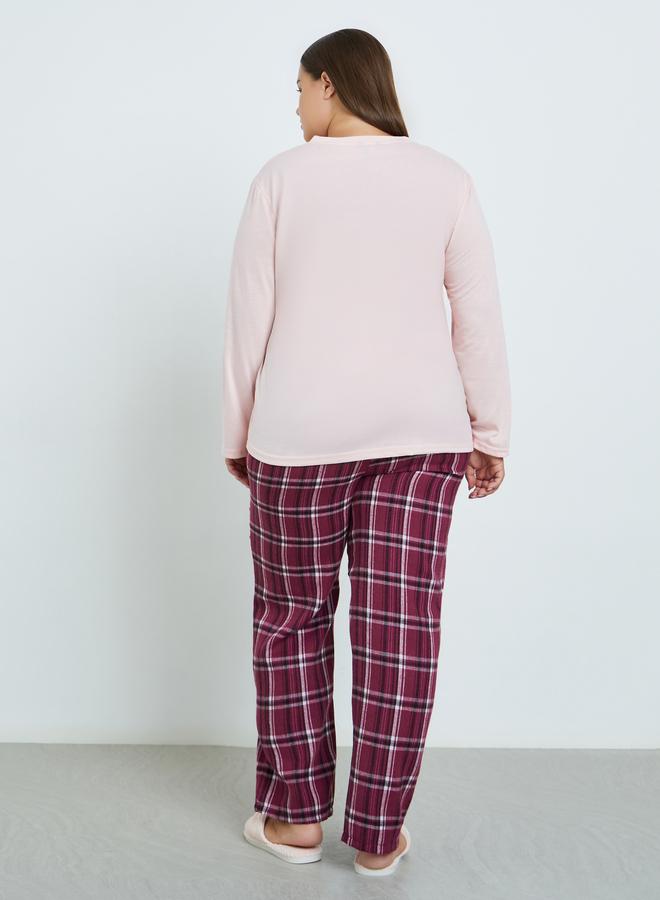 Styli Plus Size Solid V Neck T-Shirt and Check Pyjama Set - Image 4