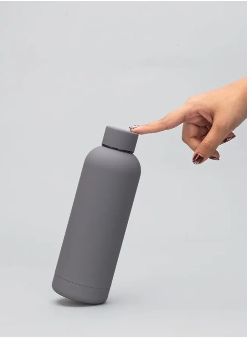 Generic - Insulated water bottle with airtight seal - Image 1