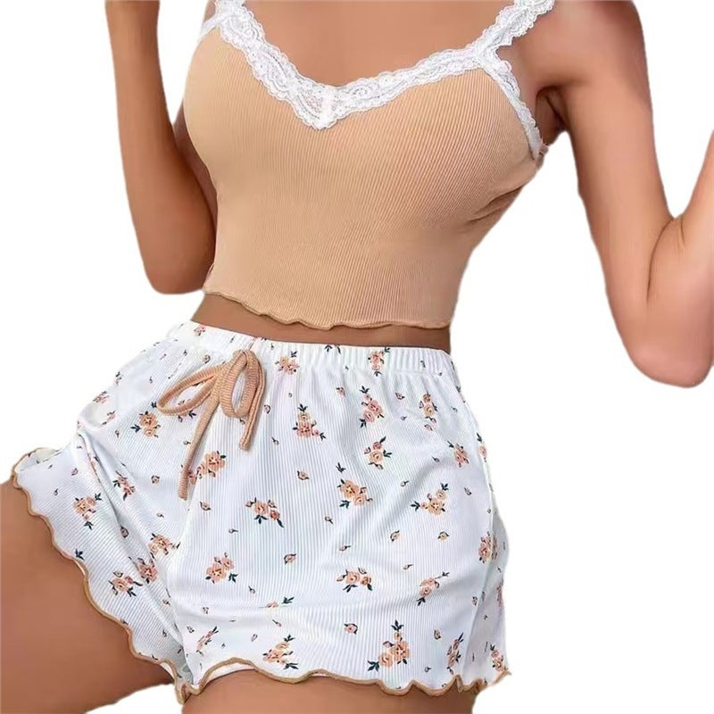 طقم بيجاما نسائي مع قميص دانتيل وشورت - Image 5