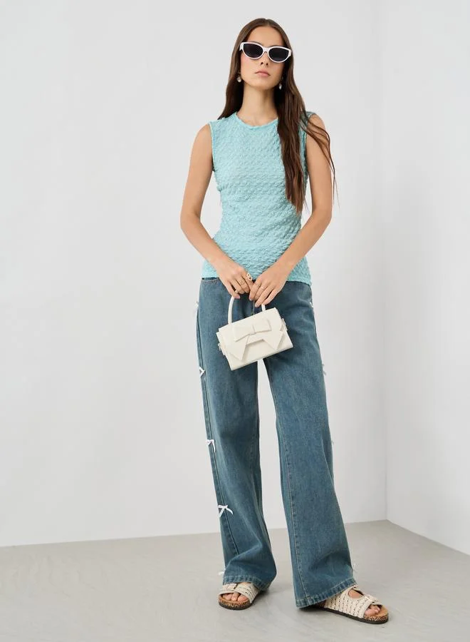 تايك تو توب بدون أكمام بياقة دائرية بنقوش مميزة