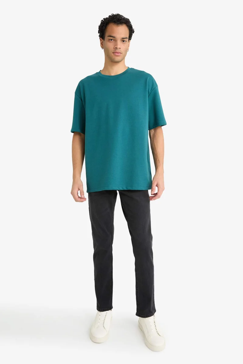 ديفاكتو Oversize Crew Neck Short Sleeve T-Shirt