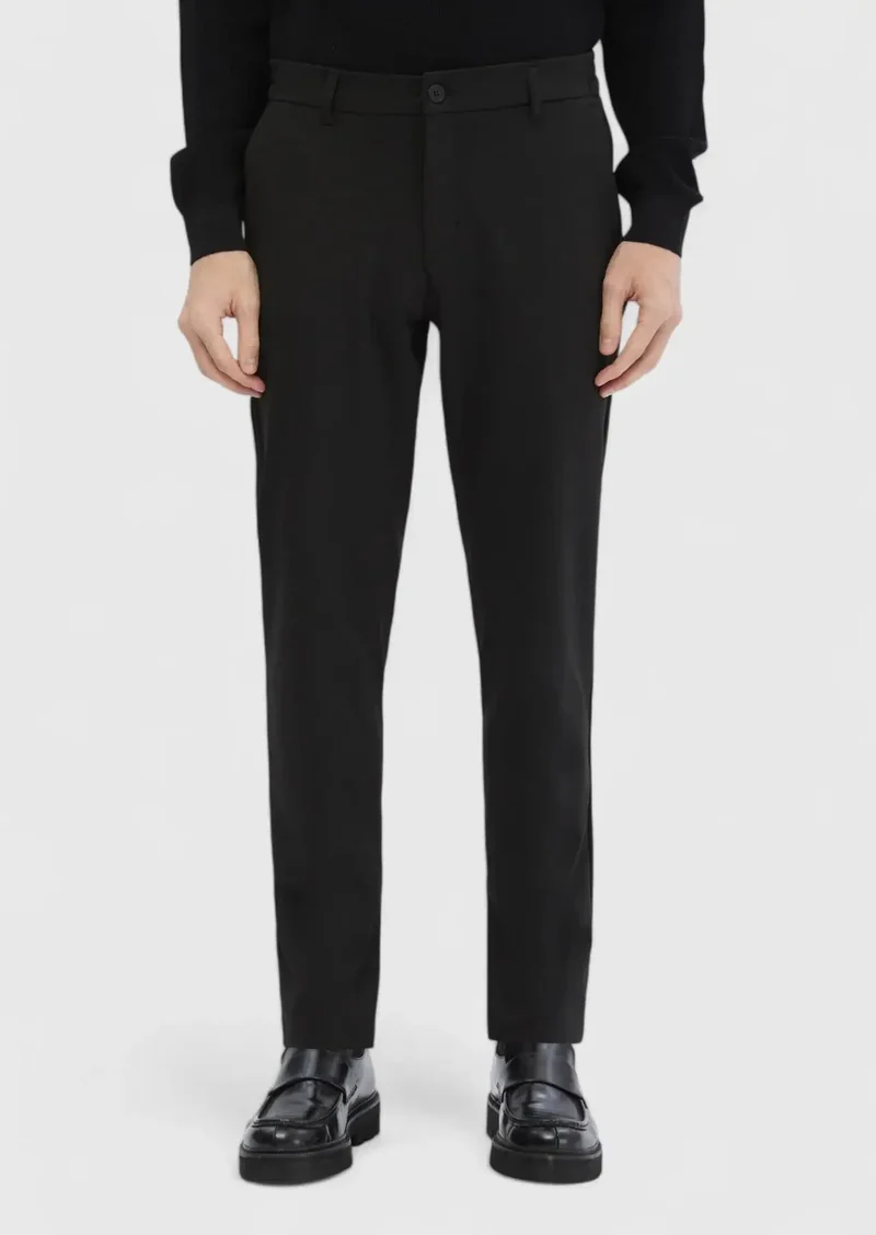 رامسي بنطال رياضي محبوك من هارد كول، بقصة مريحة وعصرية.