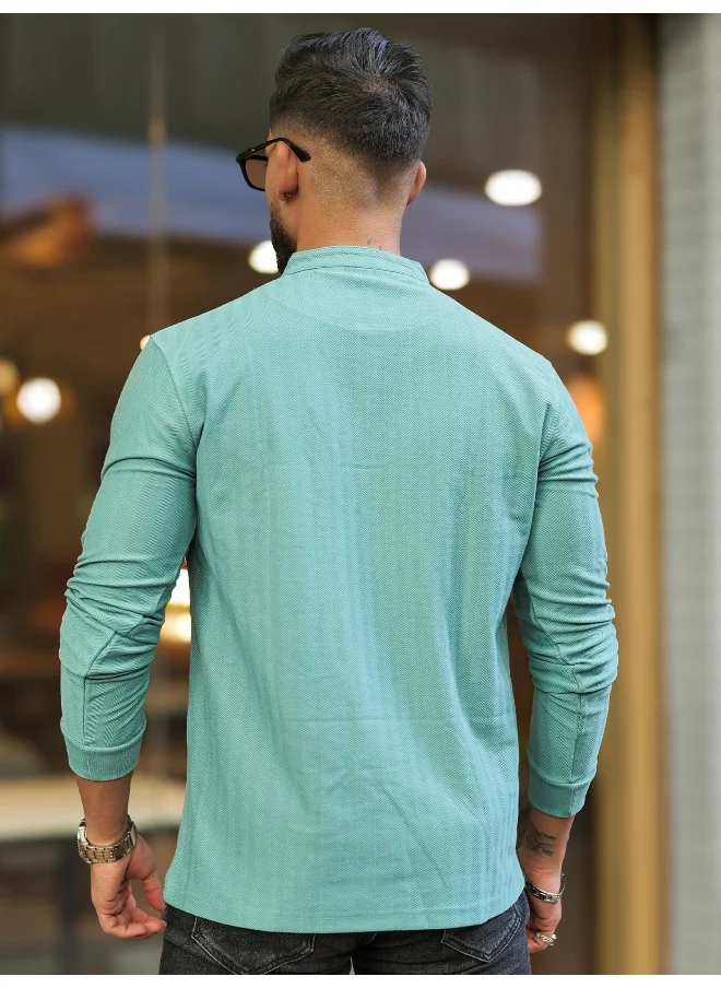 مانياك Mens Solid Textured Henly Neck Full Sleeve Berly Green Slim Fit T-Shirt