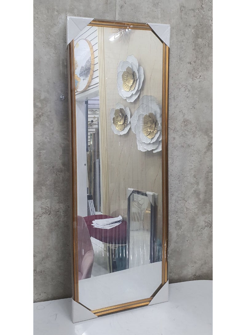 ديكور هيلز مرآة جدارية كاملة الطول، زجاج عالي الدقة، مناسبة لغرفة النوم والردهة والمكتب، تصميم أنيق، تعزز الإضاءة والمساحة البصرية، مثالية للديكورات الحديثة والمعاصرة، مقاس 30×90 سم، إطار ذهبي.