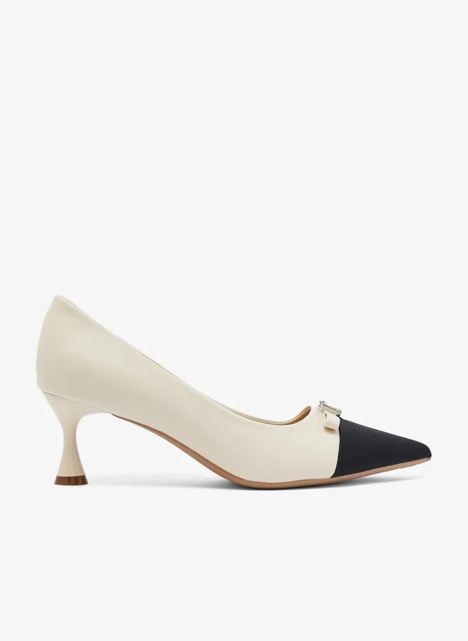 ايلا حذاء بكعب قطة بتفاصيل فيونكة