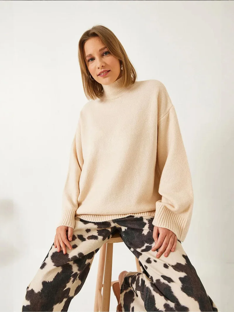 بيانكو لوتشي بلوفر لوكسي بنقشة منقطة بياقة نصف عالية مقاس كبير