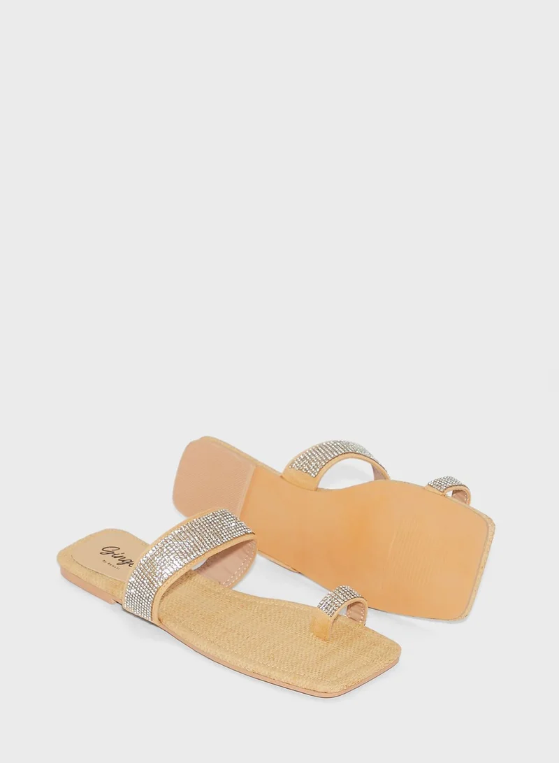 جينجر Embellished Flat Sandals