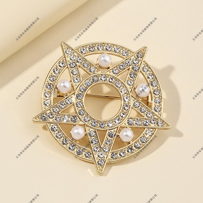 Retro Magic Array Pentagram Pearl Simple Hollow Diamond Suit Sweater Brooch - Image 1