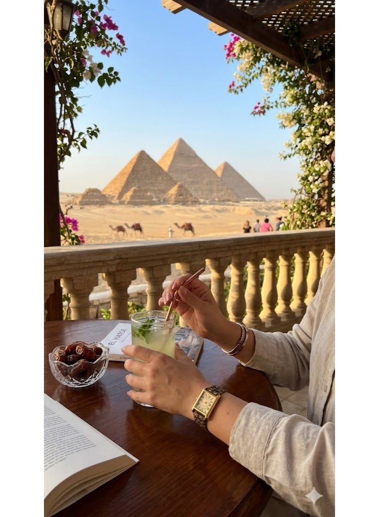 كارترز ساعة يد أنالوج تانك نسائية من كارترز بعلبة ذهبية وسوار شبكي بطبعة فهد - Image 2