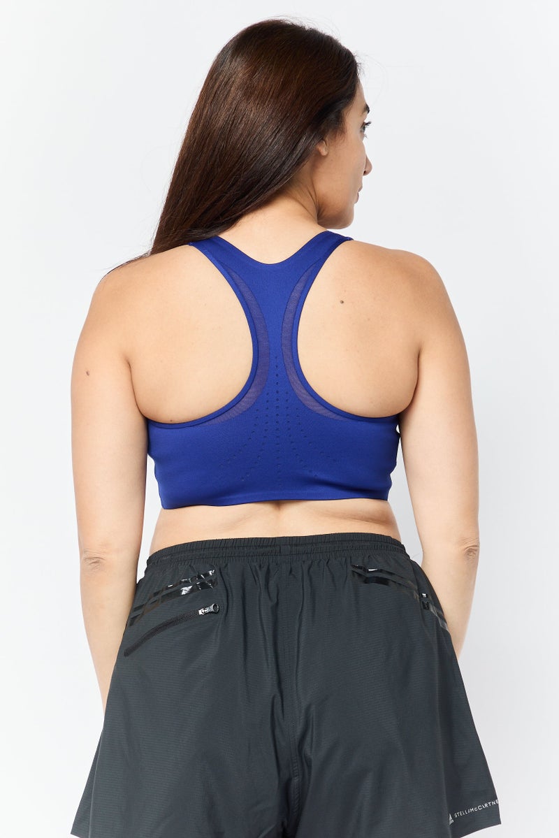Adidas صدرية رياضية متوسطة الدعم للنساء من أديداس بتصميم ستلا مكارتني، لون أزرق داكن - Image 4
