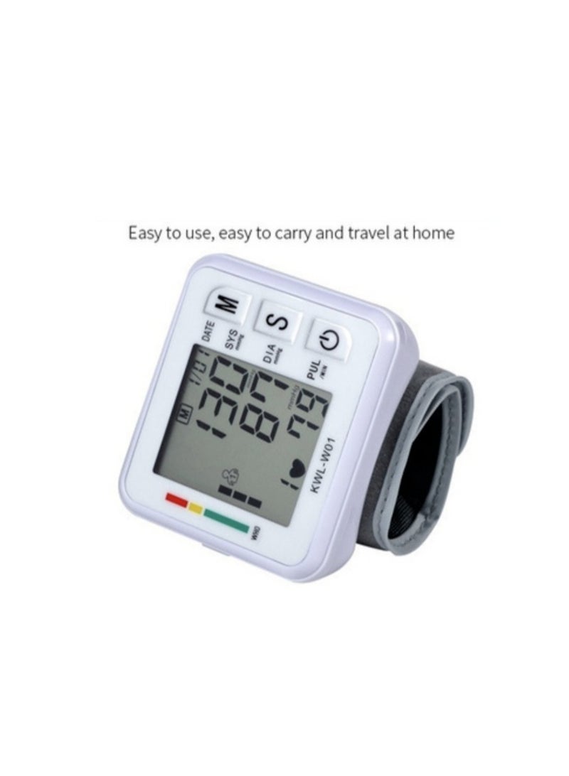 إلترازون مراقب ضغط الدم للرسغ | شاشة عرض رقمية LCD | وظيفة الصوت | جهاز مشبك الرسغ | مراقب نبضات القلب | يخزن حتى 99 قراءة - Image 2