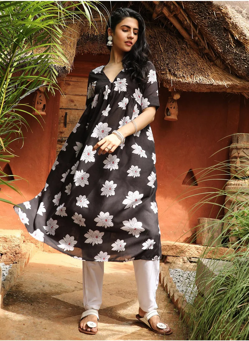  قصة Women's Midnight Black Water Lilies Kurta With Trousers And Dupatta