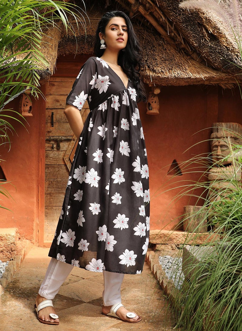 QISSA Women's Midnight Black Water Lilies Kurta With Trousers And Dupatta  - Image 3