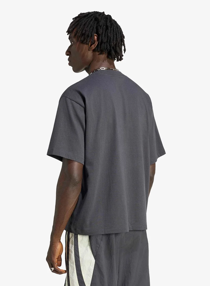 اديداس اوريجينالز تيشيرت بطبعة عالم واحد