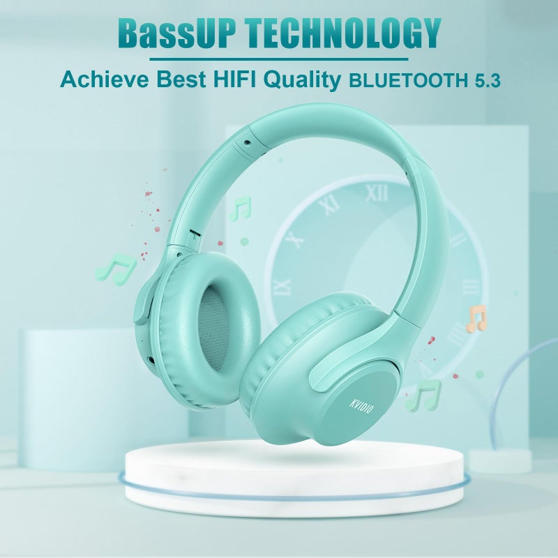 KVIDIO سماعات كفيديو بلوتوث فوق الأذن، 65 ساعة من وقت التشغيل سماعات لاسلكية مع ميكروفون، سماعة خفيفة قابلة للطي مع صوت عميق، صوت ستيريو عالي الدقة مع تأخير منخفض للسفر والعمل والهاتف المحمول - Image 5