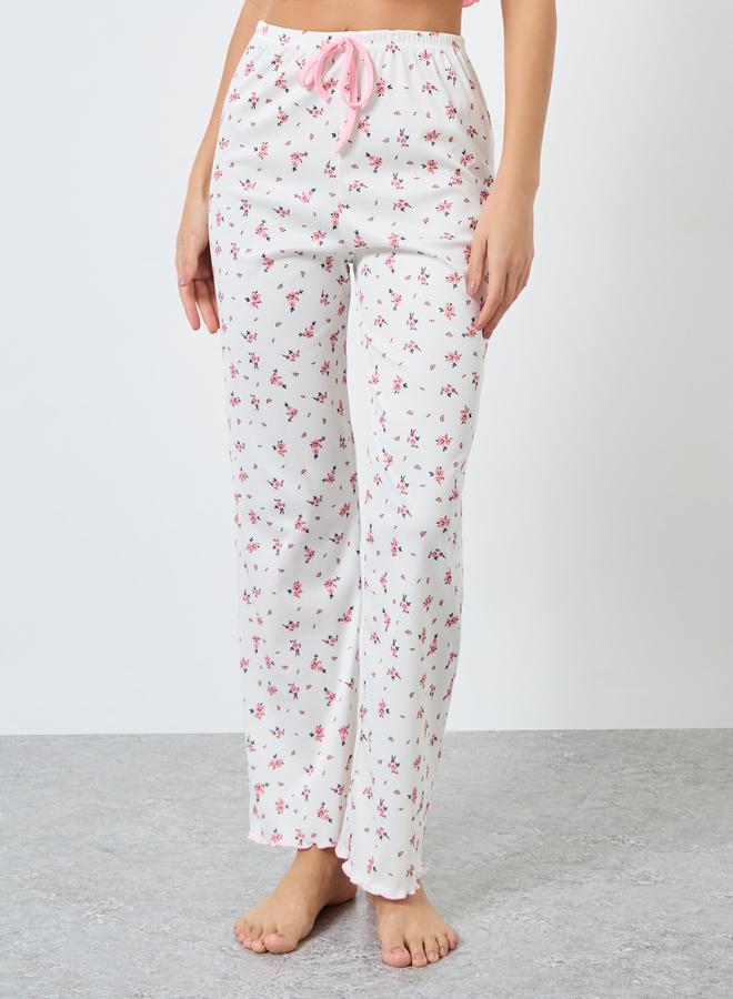 ستايلي طقم بيجاما من قطعتين: بلوزة قصيرة دانتيل وشورت مطبوع - Image 5