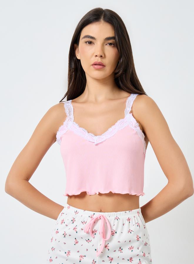 ستايلي طقم بيجاما من قطعتين: بلوزة قصيرة دانتيل وشورت مطبوع - Image 3