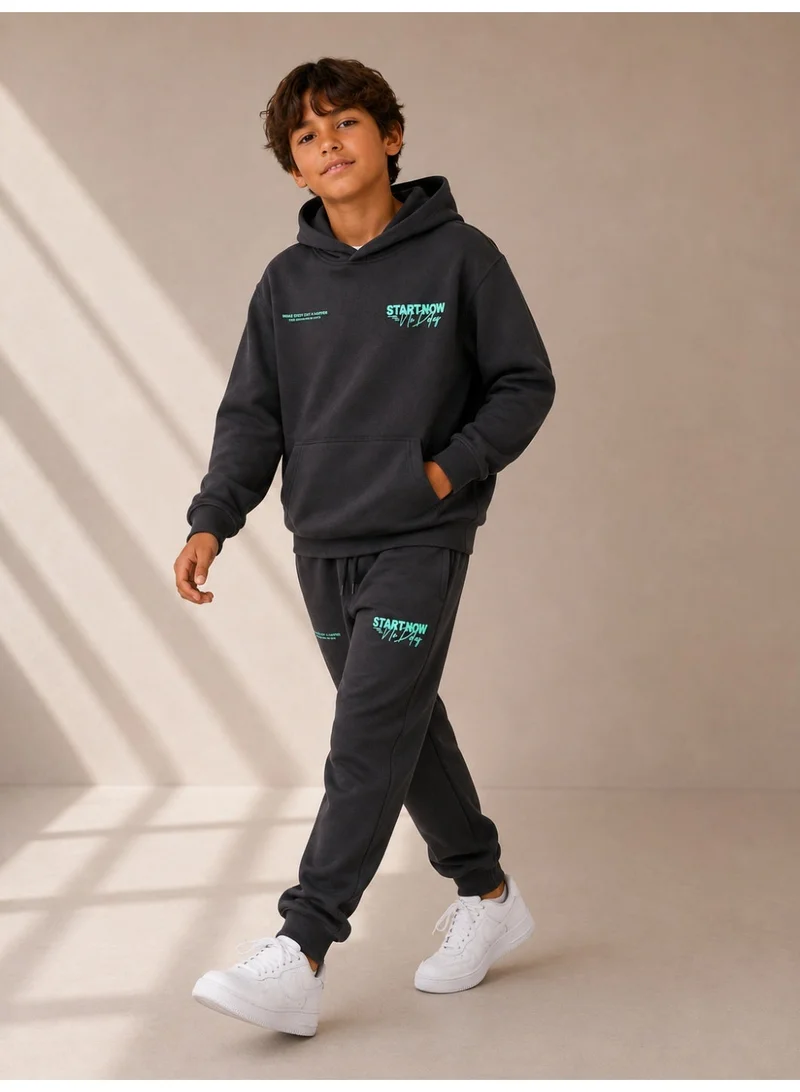 فكتور اند جين Boys’ Sweatshirt Hoodie and Jogger Pants Set