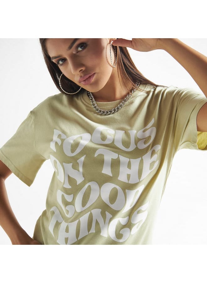 FAV Slogan Print T-shirt with Crew Neck and Drop Shoulder Sleeves  - Image 4