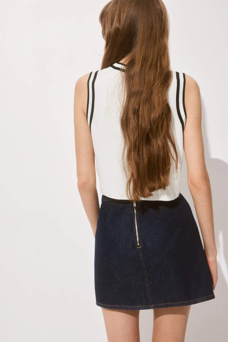 اتش اند ام فيست بتصميم كنزة بأزرار أمامية