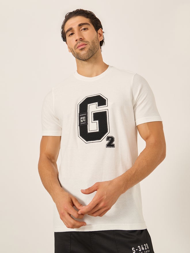 فورت كولينز تي شيرت رجالي بأكمام قصيرة وتفاصيل تطريز أبيض من فورت كولينز - Image 1