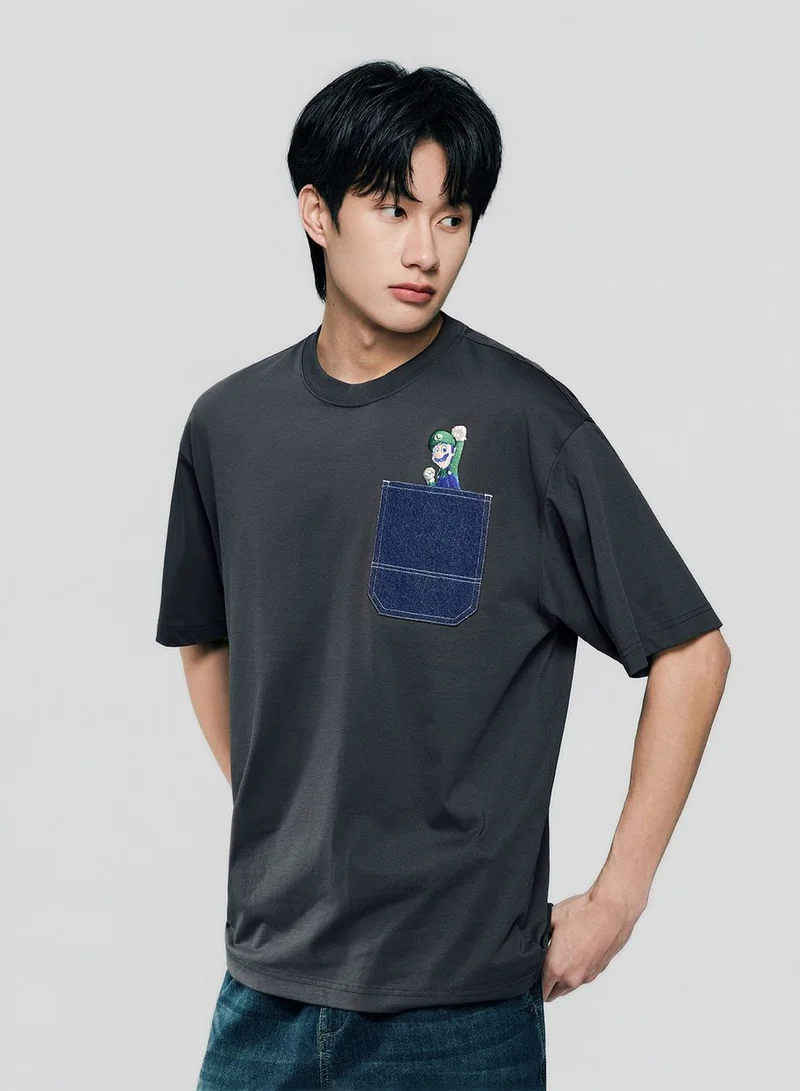GIORDANO Men Relaxed Luigi Pocket Printed Tee