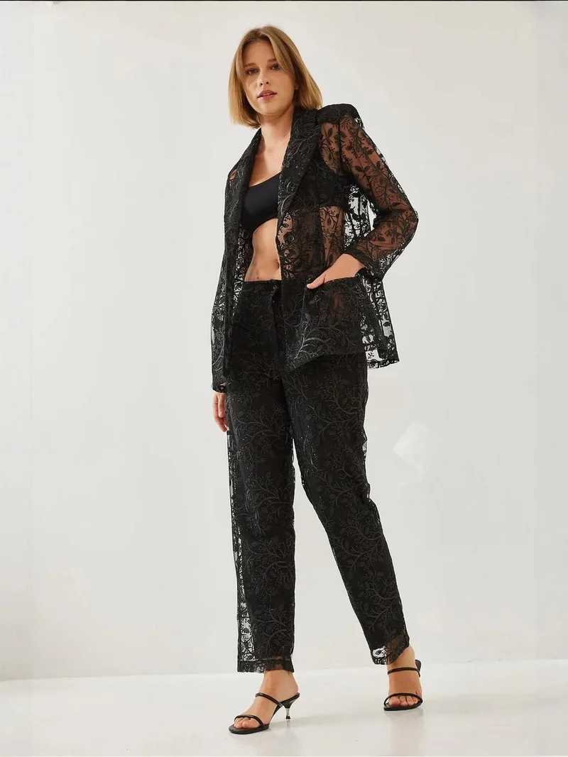 بيانكو لوتشي طقم لوكسي طويل مطرز بياقة شال