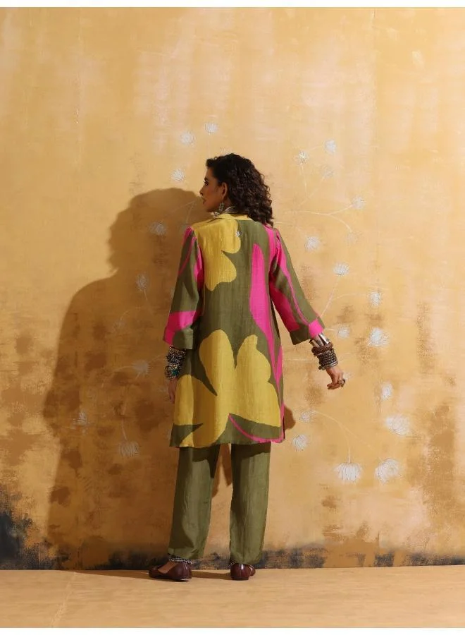 ترو برونز طقم كورتا حرير موسلين بطبعة زهور باللون الأخضر والوردي من