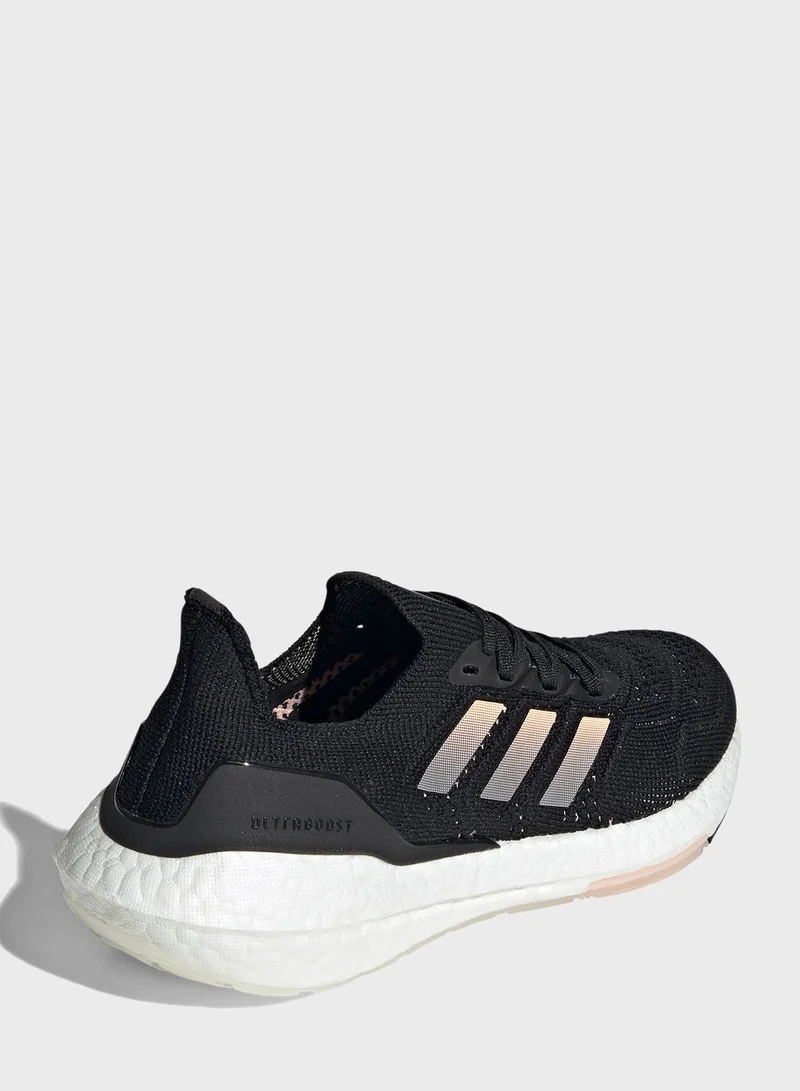 Adidas Ultraboost 22 Heat.