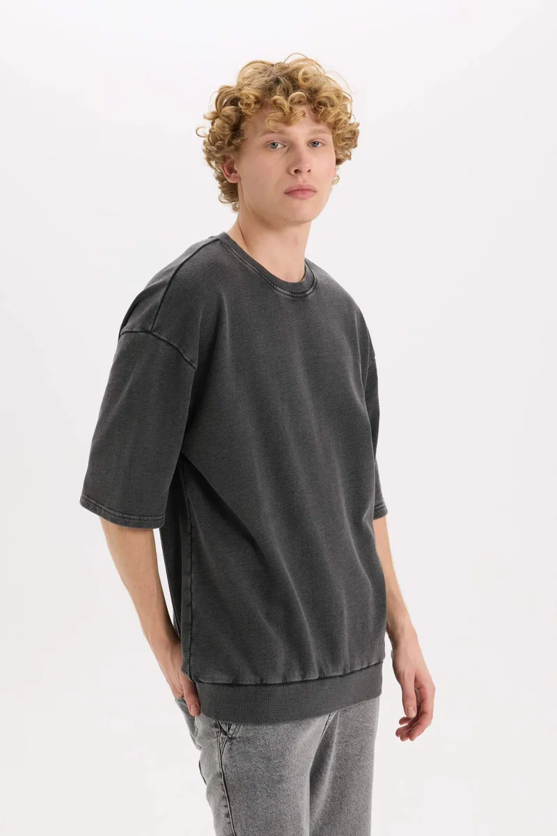 ديفاكتو Loose Fit Crew Neck Short Sleeve T-Shirt