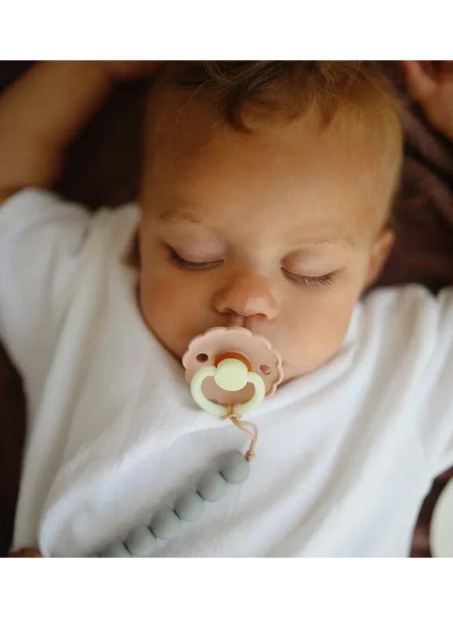 FRIGG Daisy Silicone Baby Pacifier 0-6M 2-Pack Cream/Croissant Night - Size 1 - Image 4